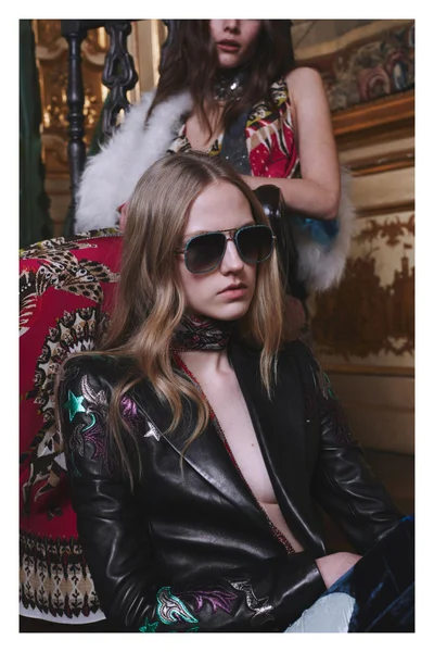 Look 15